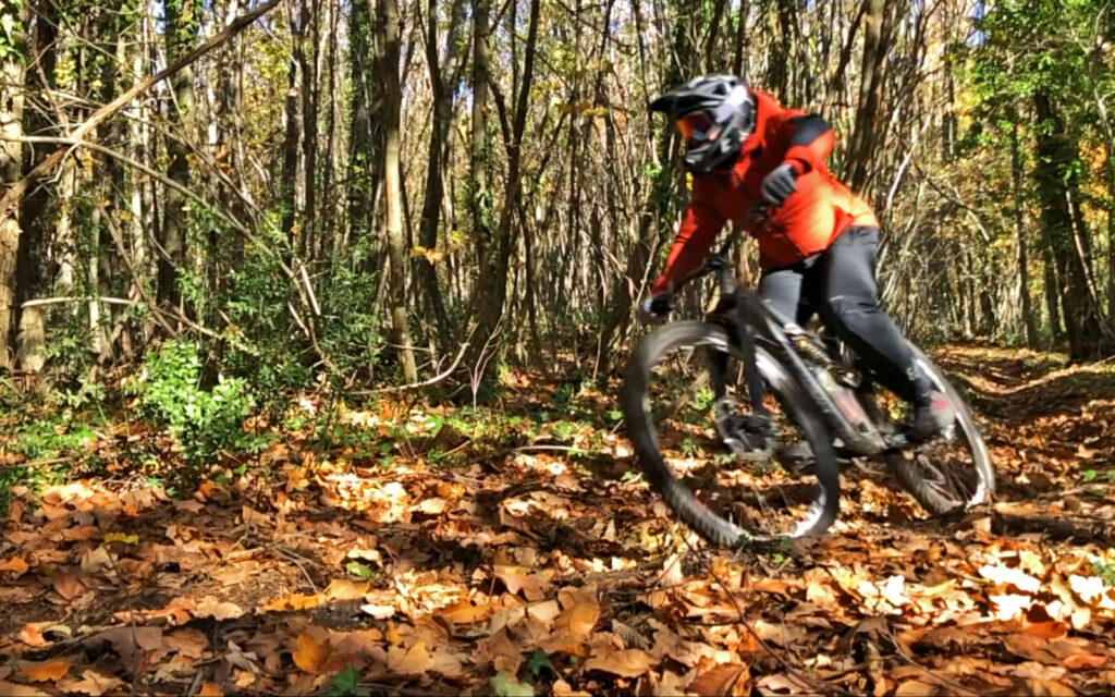 FOX RACING INVERNO 2023: ABBIGLIAMENTO PERFETTO PER BATTERE LA PIOGGIA -  Pianeta Mountain Bike